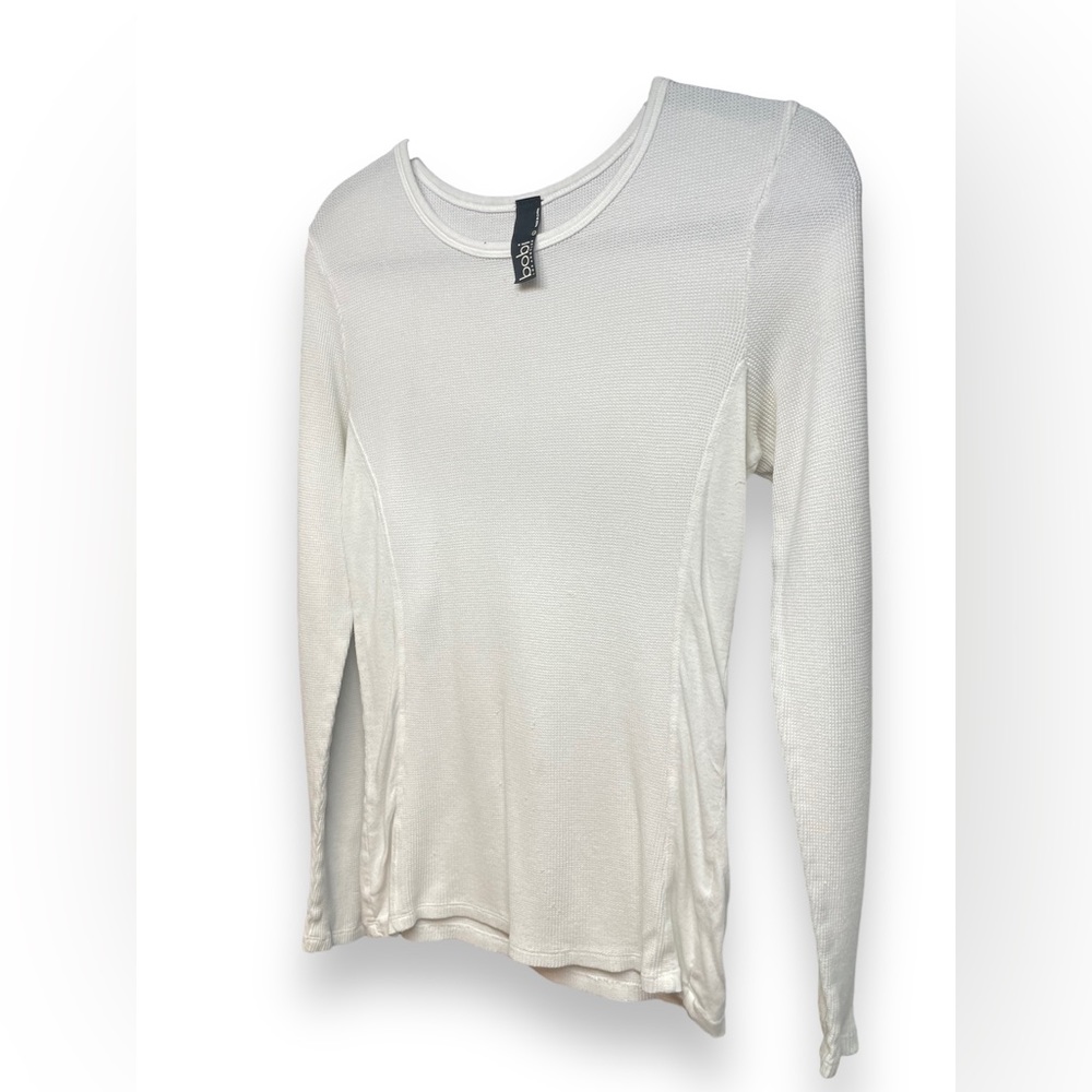White long-sleeved t-shirt mutton sleeve detail